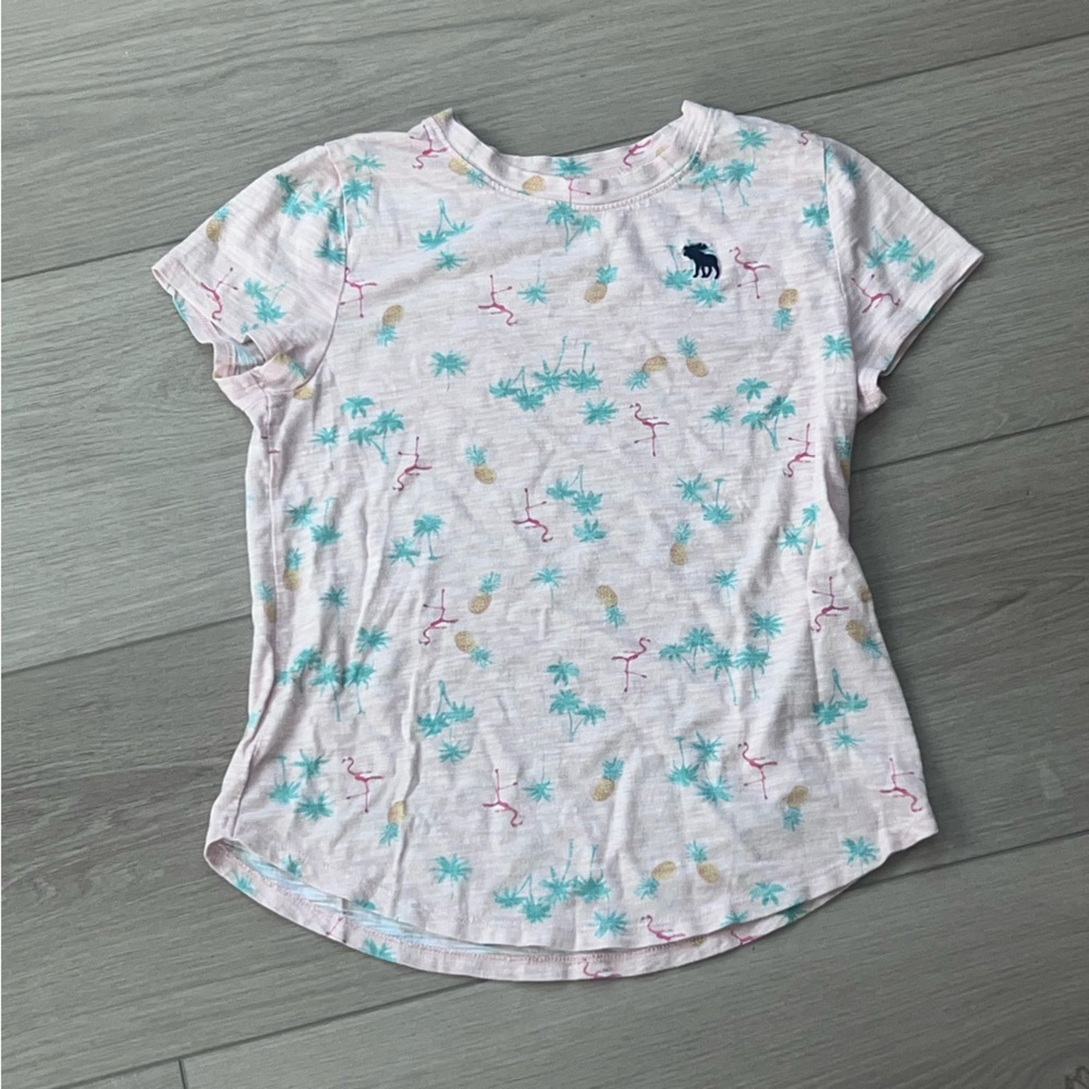 Abercrombie tee 9/10 tropical vibes!